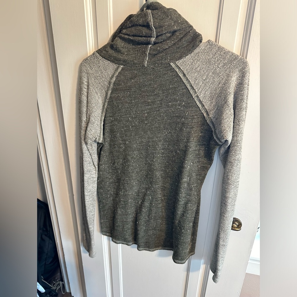 Greg Khul brand sweater - like new!